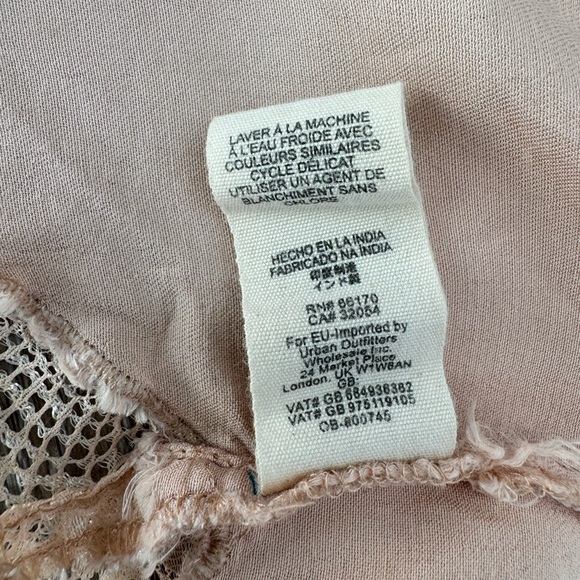 Free People Women's Pink Crop Top Size M Medium Floral Lace Sleeveless Satin - Picture 12 of 12